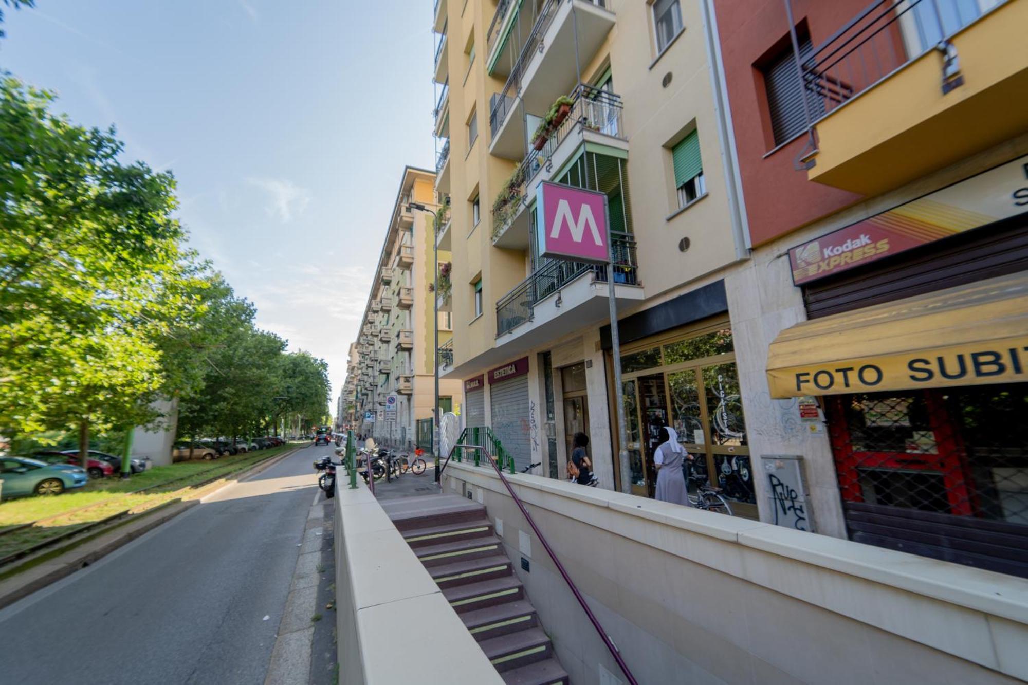 Apartment Milan Near Metro-M5 Bagian luar foto