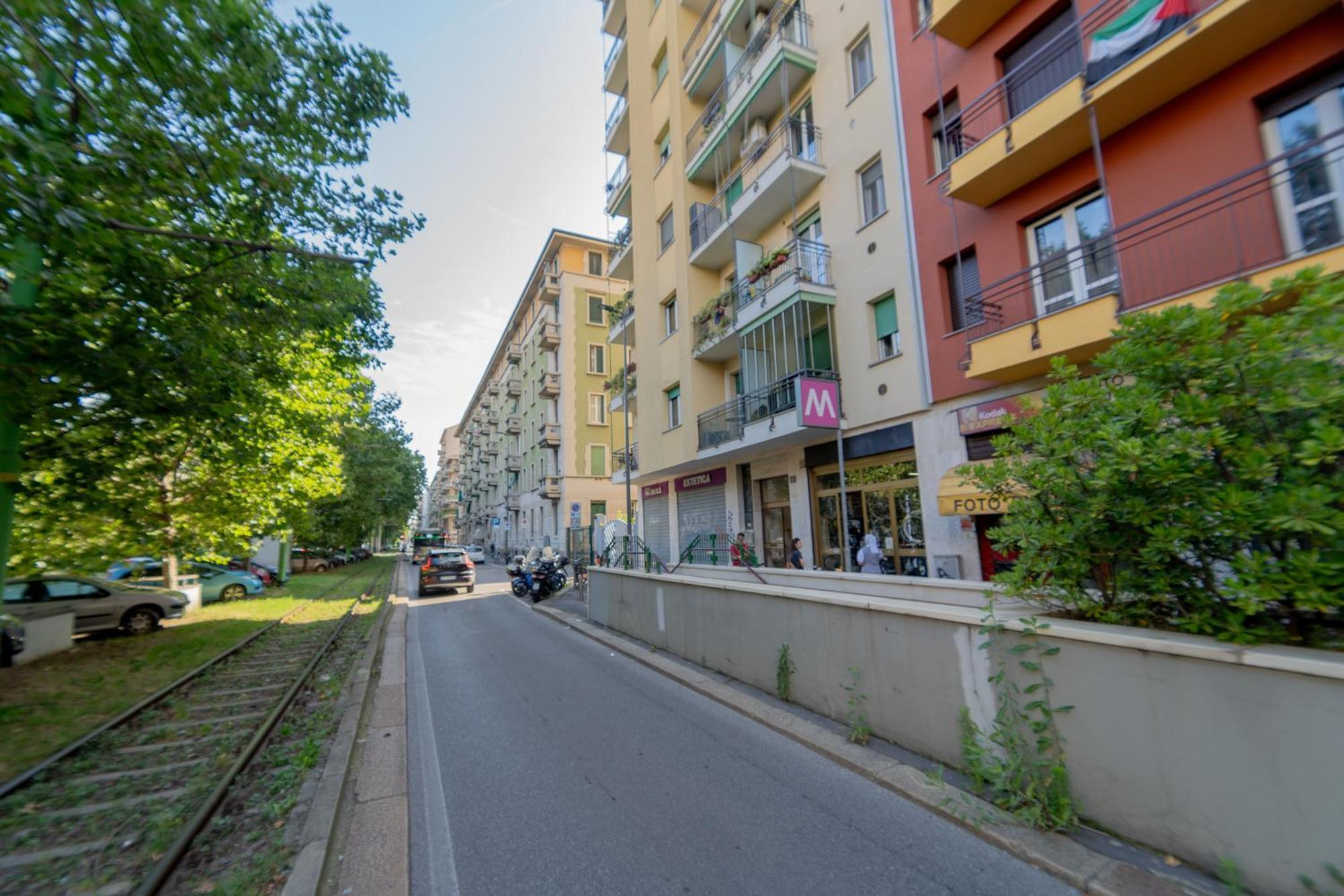Apartment Milan Near Metro-M5 Bagian luar foto