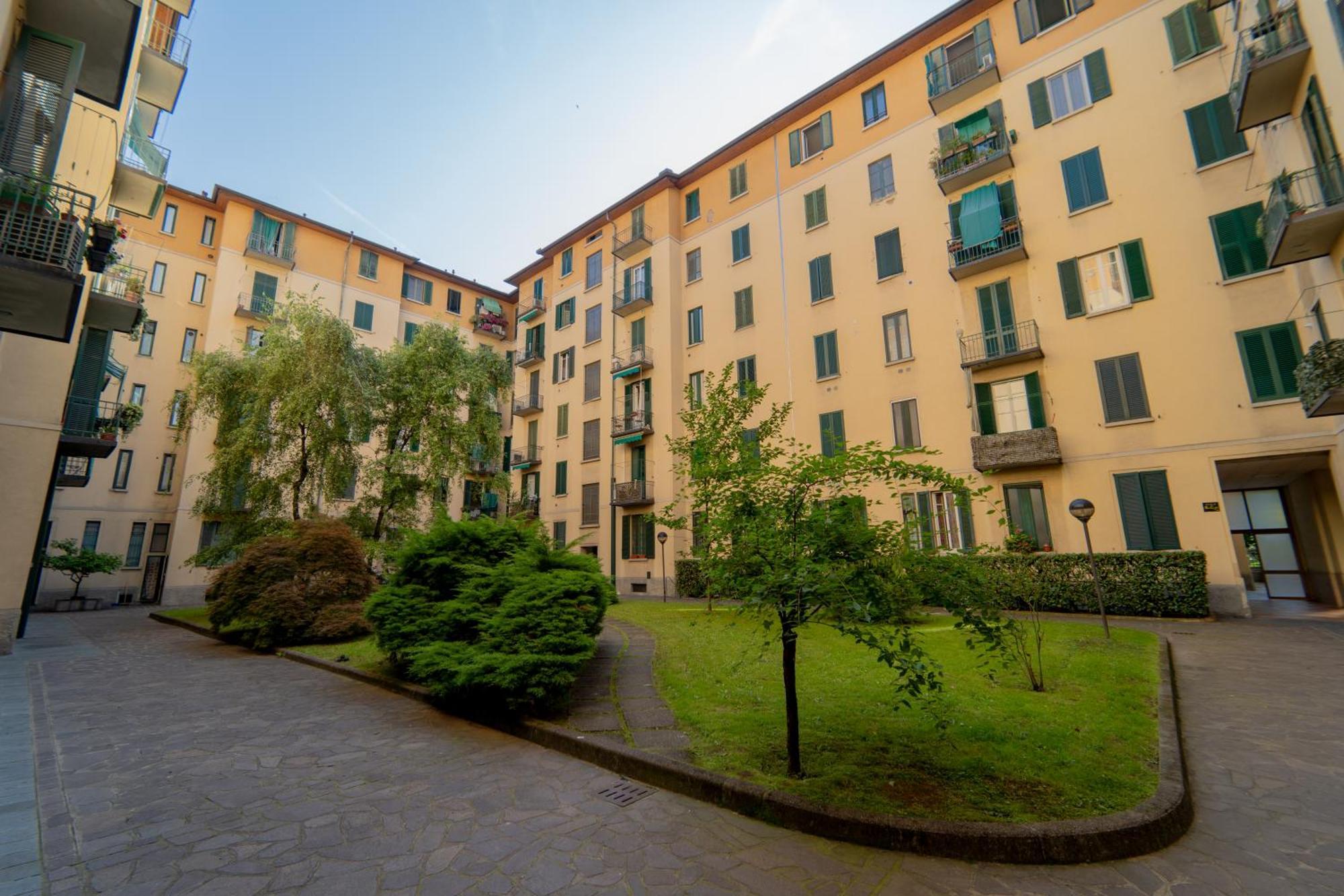 Apartment Milan Near Metro-M5 Bagian luar foto